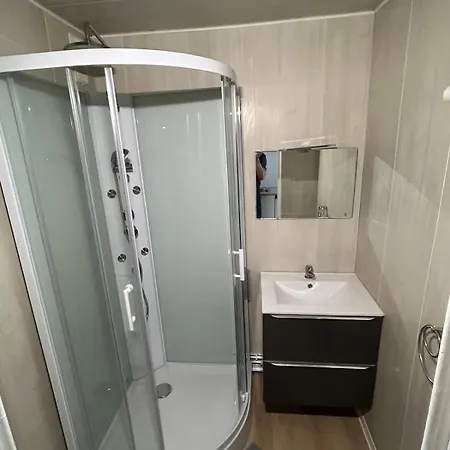 Apartment Climatise Refait A Neuf En Face Des Thermes
